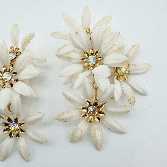 Vintage Daisy Cluster White Earrings Clip On Aurora Borealis Rhinestone Glamour - Picture 4 of 8